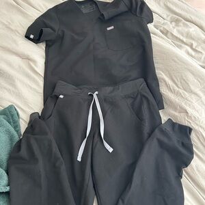 Figs Black jogger scrub pants with one pocket shirt